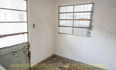 Casa Americana  a Modernizar en Loma Hermosa