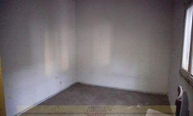 Casa Americana  a Modernizar en Loma Hermosa