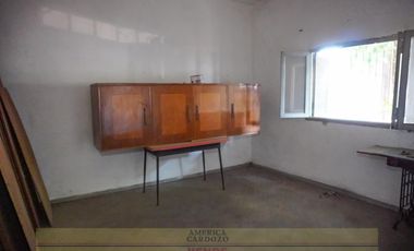 Casa Americana  a Modernizar en Loma Hermosa