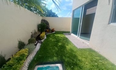 En Venta Casa en El Pueblito Centro, 3 Recamaras, 3.5 Baños, Jardín, Ubicadisima