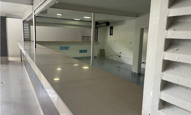 SE ARRIENDA LOCAL EN LAURELES - AV BOLIVARIANA