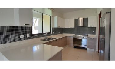 Vendo hermosa casa en River Valley, Panamá Pacífico