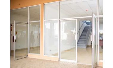 Se Alquila Local en Centro comercial Las Mañanitas