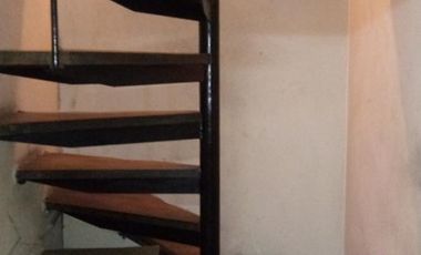 Local comercial de 55M2 &ampquotDIVISIBLE" en excelente ubicación en galería a metros de la entrada, planta Baja y depósito.