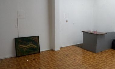 Local comercial de 55M2 &ampquotDIVISIBLE" en excelente ubicación en galería a metros de la entrada, planta Baja y depósito.