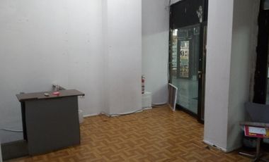 Local comercial de 55M2 &ampquotDIVISIBLE" en excelente ubicación en galería a metros de la entrada, planta Baja y depósito.