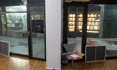 Local comercial de 55M2 &ampquotDIVISIBLE" en excelente ubicación en galería a metros de la entrada, planta Baja y depósito.