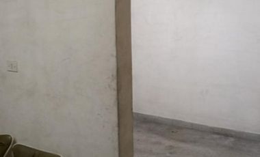 Local comercial de 55M2 &ampquotDIVISIBLE" en excelente ubicación en galería a metros de la entrada, planta Baja y depósito.