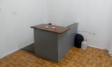 Local comercial de 55M2 &ampquotDIVISIBLE" en excelente ubicación en galería a metros de la entrada, planta Baja y depósito.