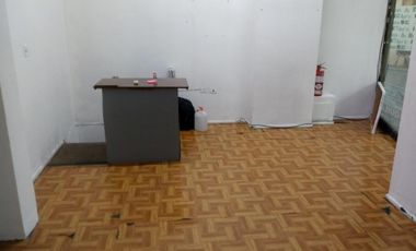 Local comercial de 55M2 &ampquotDIVISIBLE" en excelente ubicación en galería a metros de la entrada, planta Baja y depósito.