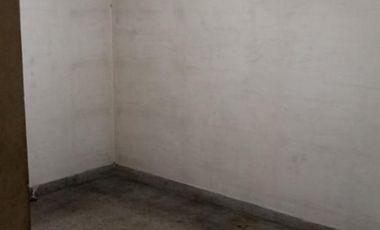 Local comercial de 55M2 &ampquotDIVISIBLE" en excelente ubicación en galería a metros de la entrada, planta Baja y depósito.