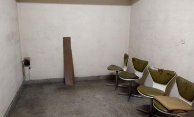 Local comercial de 55M2 &ampquotDIVISIBLE" en excelente ubicación en galería a metros de la entrada, planta Baja y depósito.