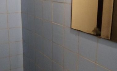 Local comercial de 55M2 &ampquotDIVISIBLE" en excelente ubicación en galería a metros de la entrada, planta Baja y depósito.