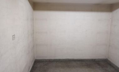 Local comercial de 55M2 &ampquotDIVISIBLE" en excelente ubicación en galería a metros de la entrada, planta Baja y depósito.