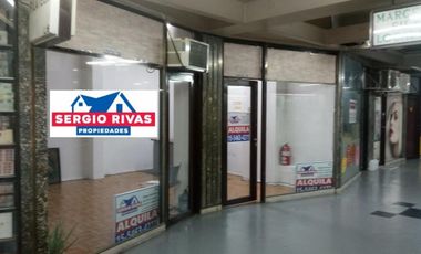 Local comercial de 55M2 &ampquotDIVISIBLE" en excelente ubicación en galería a metros de la entrada, planta Baja y depósito.