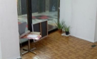 Local comercial de 55M2 &ampquotDIVISIBLE" en excelente ubicación en galería a metros de la entrada, planta Baja y depósito.