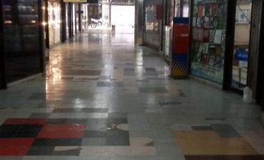 Local comercial de 55M2 &ampquotDIVISIBLE" en excelente ubicación en galería a metros de la entrada, planta Baja y depósito.