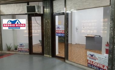 Local comercial de 55M2 &ampquotDIVISIBLE" en excelente ubicación en galería a metros de la entrada, planta Baja y depósito.