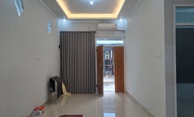 Rumah Minimalis 9 Menit ke Gerbang Tol Kukusan 3 Hadap Selatan J-47909