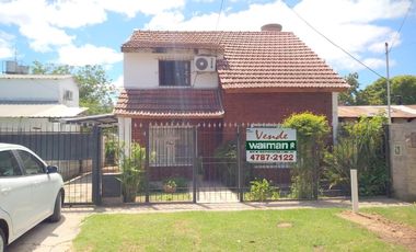 VENTA DE CASA SOBRE LOTE PROPIO DE DOS PLANTAS Y COCHERA