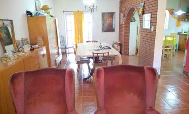 VENTA DE CASA SOBRE LOTE PROPIO DE DOS PLANTAS Y COCHERA