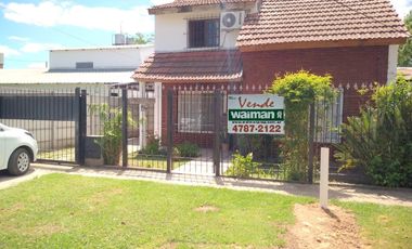 VENTA DE CASA SOBRE LOTE PROPIO DE DOS PLANTAS Y COCHERA