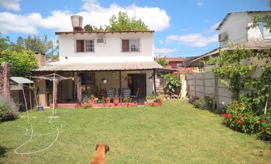 VENTA DE CASA SOBRE LOTE PROPIO DE DOS PLANTAS Y COCHERA