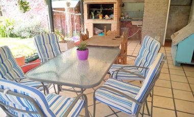 VENTA DE CASA SOBRE LOTE PROPIO DE DOS PLANTAS Y COCHERA