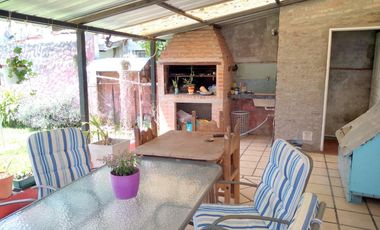 VENTA DE CASA SOBRE LOTE PROPIO DE DOS PLANTAS Y COCHERA