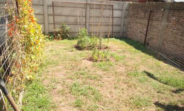 VENTA DE CASA SOBRE LOTE PROPIO DE DOS PLANTAS Y COCHERA