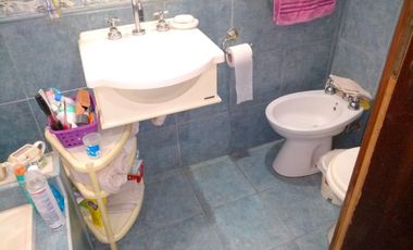 VENTA DE CASA SOBRE LOTE PROPIO DE DOS PLANTAS Y COCHERA