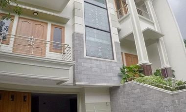 Rumah baru mewah 3 lantai Swiming pool di Duren Sawit Jakarta Timur*