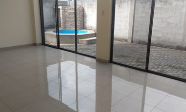 Venta casa en urbanización Mallorca Village, via Samborondon Salitre, Guayaquil