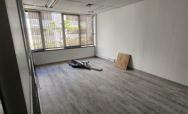oficina en arriendo en el poblado. Cod A214539