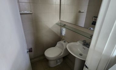 oficina en arriendo en el poblado. Cod A214539