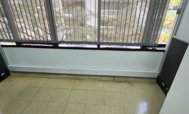 oficina en arriendo en el poblado. Cod A214539