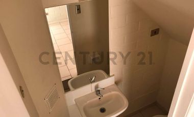 Linda y acogedora casa aislada de 2 pisos en Villa Solar , cercana a autopista