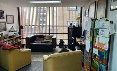 oficina en arriendo/venta en santa barbara oriental. Cod A15165