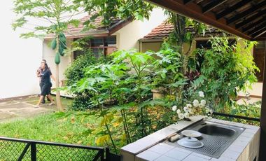 DISEWAKAN RUMAH BELANDA Cocok Untuk Usaha @ SAYAP RIAU Dekat Dago Bandung