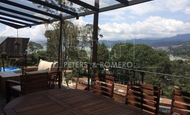 Casa con Vista al Lago en Venta en Valle de Bravo