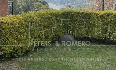 Casa con Vista al Lago en Venta en Valle de Bravo