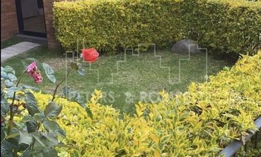 Casa con Vista al Lago en Venta en Valle de Bravo