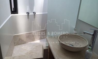 Casa con Vista al Lago en Venta en Valle de Bravo