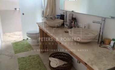 Casa con Vista al Lago en Venta en Valle de Bravo