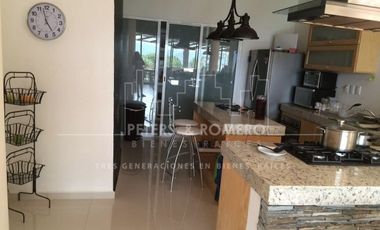 Casa con Vista al Lago en Venta en Valle de Bravo