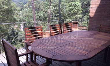 Casa con Vista al Lago en Venta en Valle de Bravo