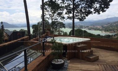 Casa con Vista al Lago en Venta en Valle de Bravo