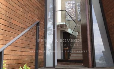 Casa con Vista al Lago en Venta en Valle de Bravo