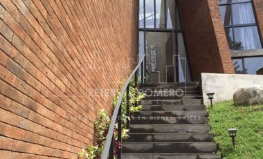 Casa con Vista al Lago en Venta en Valle de Bravo