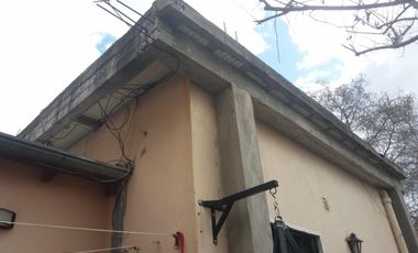 EXCELENTE PROPIEDAD POR PASILLO AL FONDO, 2 HABITACIONES ESPACIOSAS E ILUMINADAS, LIVING COMEDOR, COCINA Y BAÑO COMPLETO CON DUCHA. CUENTA CON PATIO Y